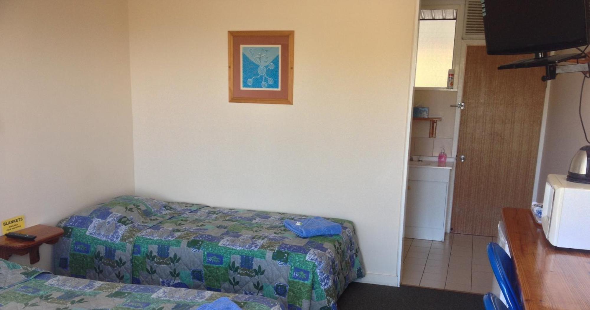 Ocean View Motel Боуэн Номер фото