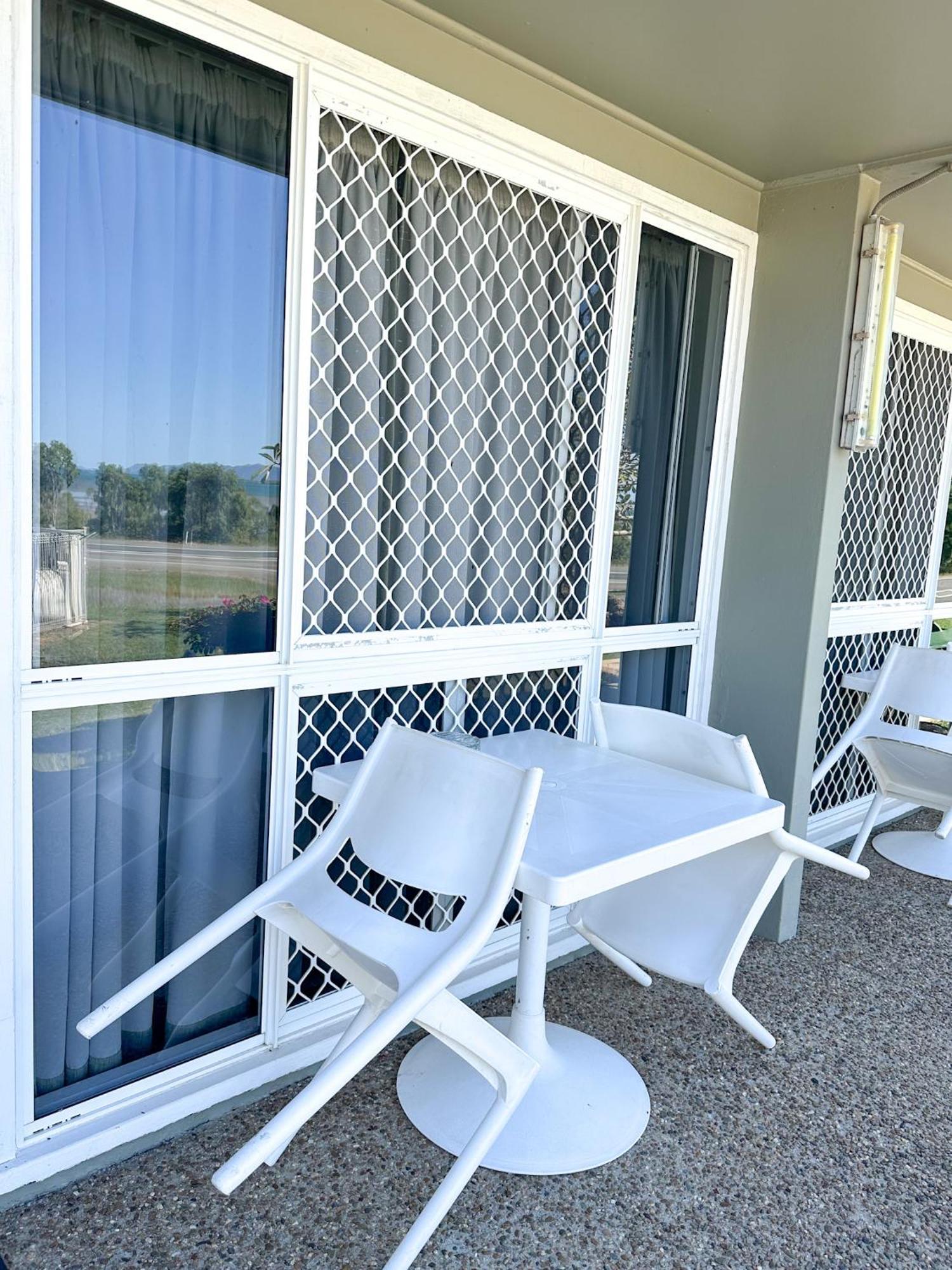 Ocean View Motel Боуэн Экстерьер фото