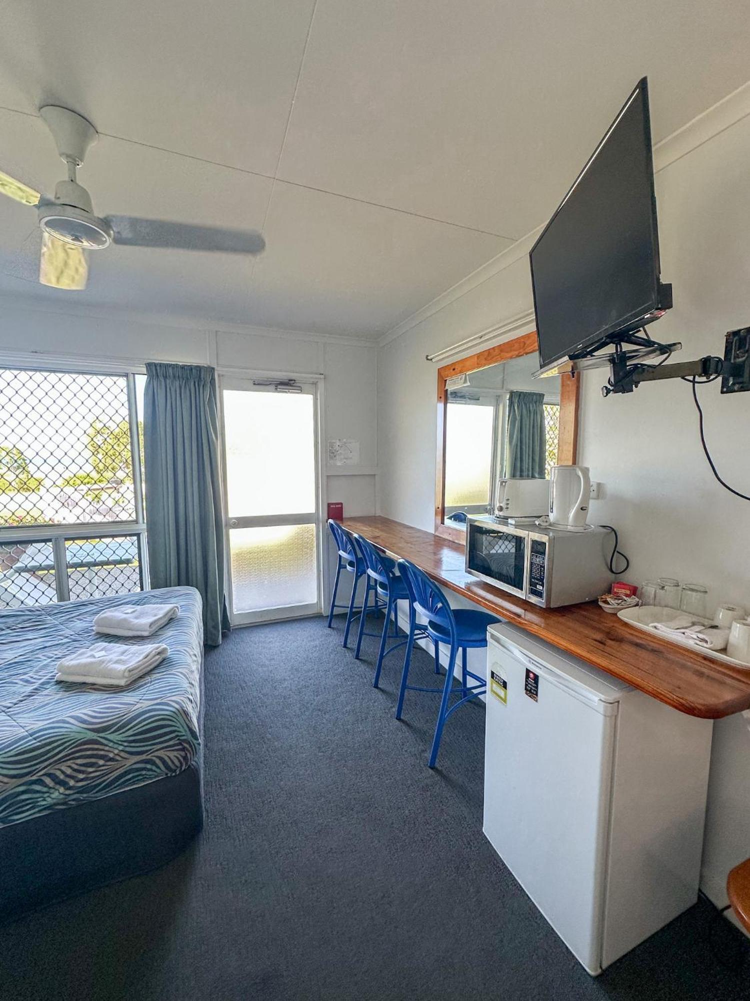 Ocean View Motel Боуэн Экстерьер фото