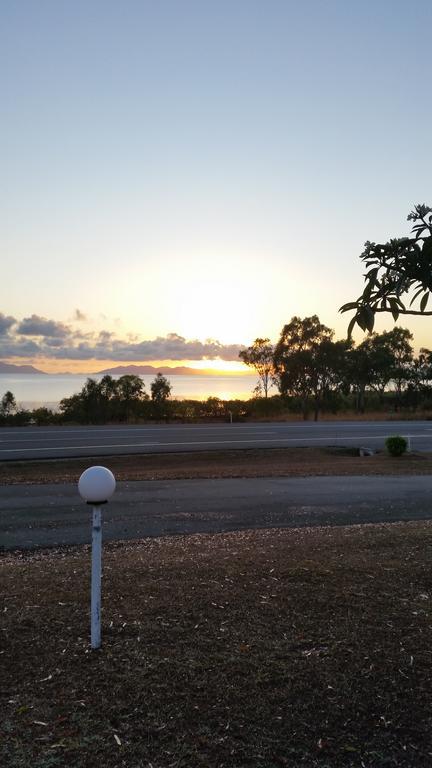 Ocean View Motel Боуэн Экстерьер фото