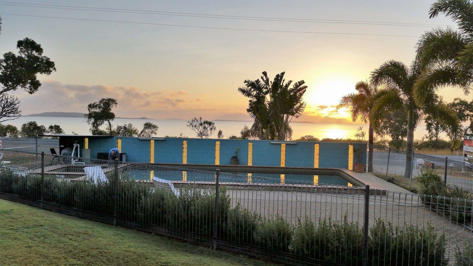 Ocean View Motel Боуэн Экстерьер фото