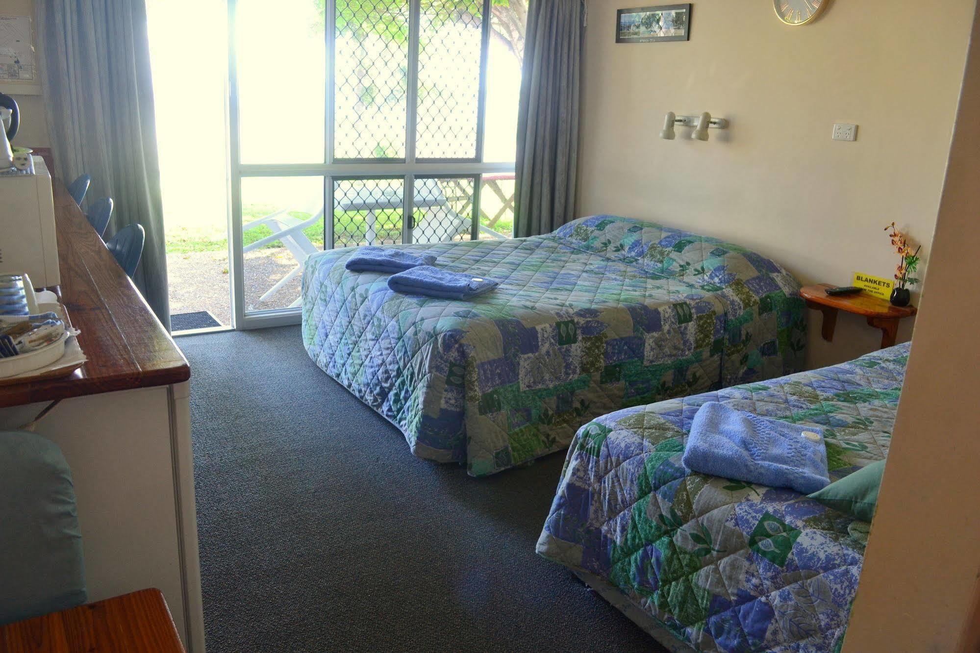 Ocean View Motel Боуэн Экстерьер фото